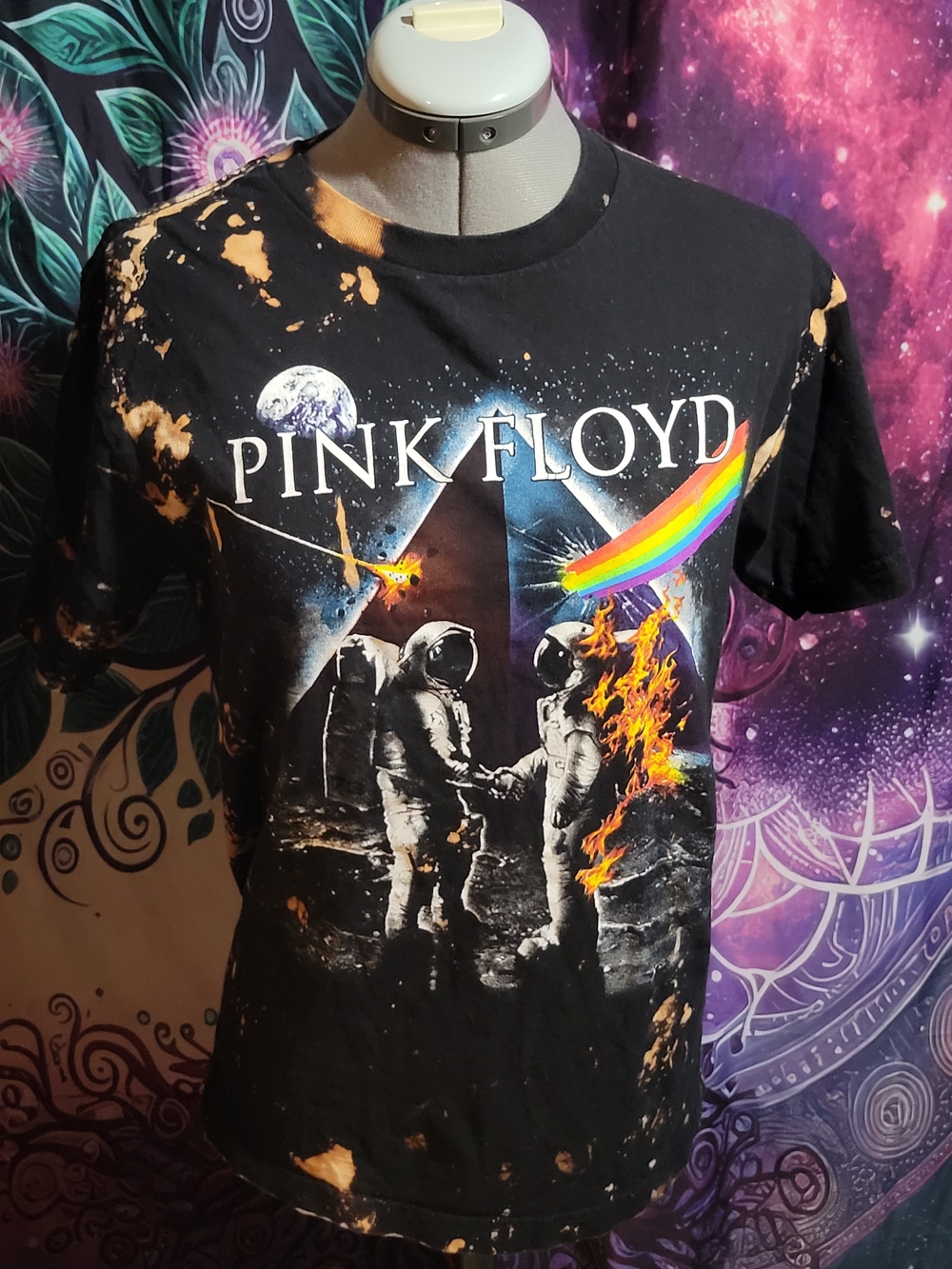 Pink Floyd Graphic Band Tee with Rainbow Accent